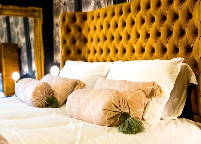 Maison Parfaite Yo1 - Exquisite 400 Year Old, City Centre Townhouse