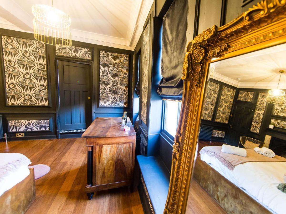 Maison Parfaite Yo1 - Exquisite 400 Year Old, Centre Townhouse *